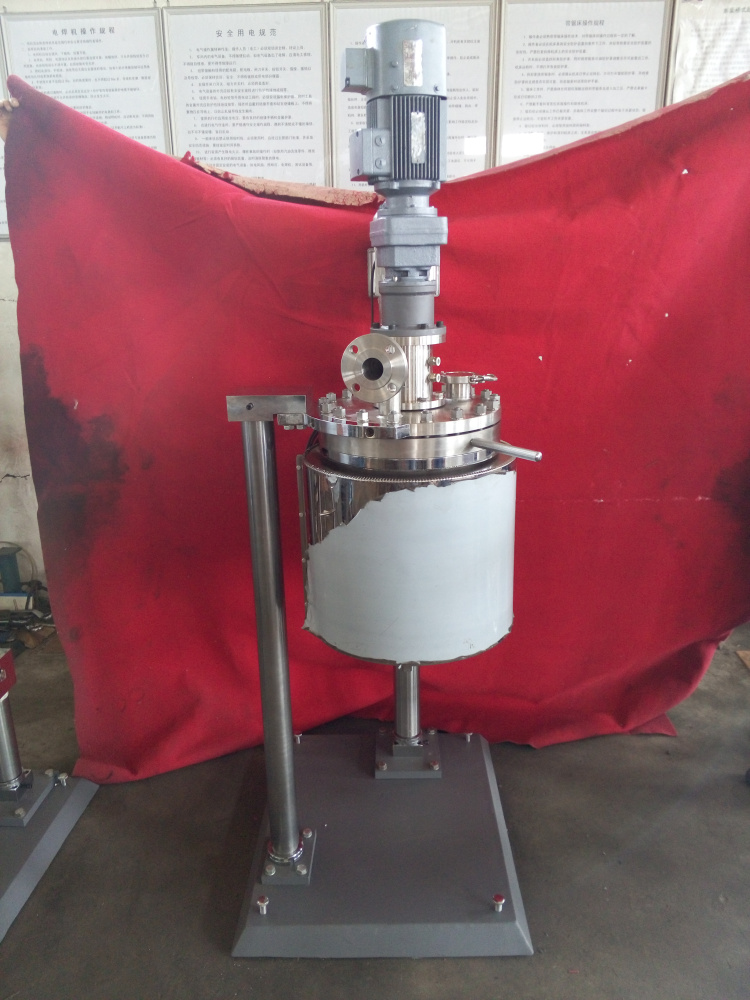 DFCF系列-釜体升降，并可水平旋转到一边1